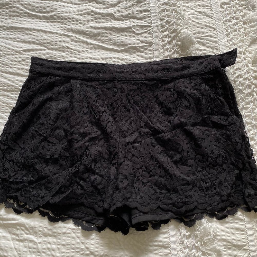 H + M black lace shorts